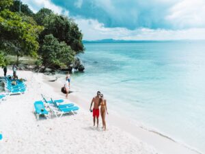 la playita las galeras viajes republica dominicana el valle