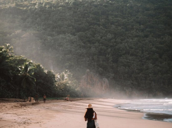 que ver en samana playa el valle