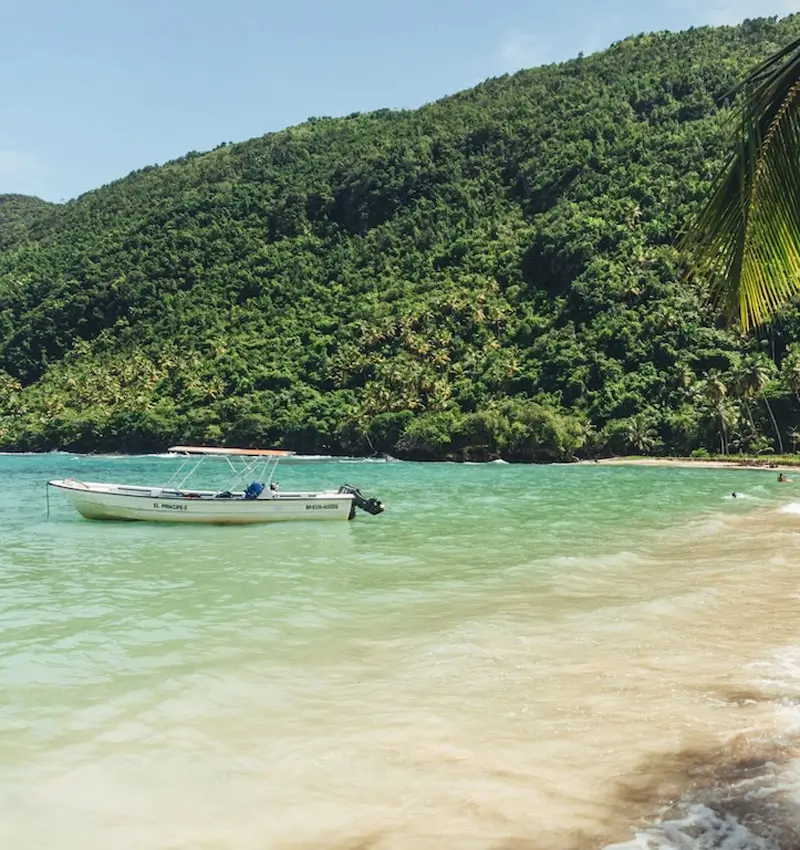 playa-paradisiaca-oculta-samana-república-dominicana2